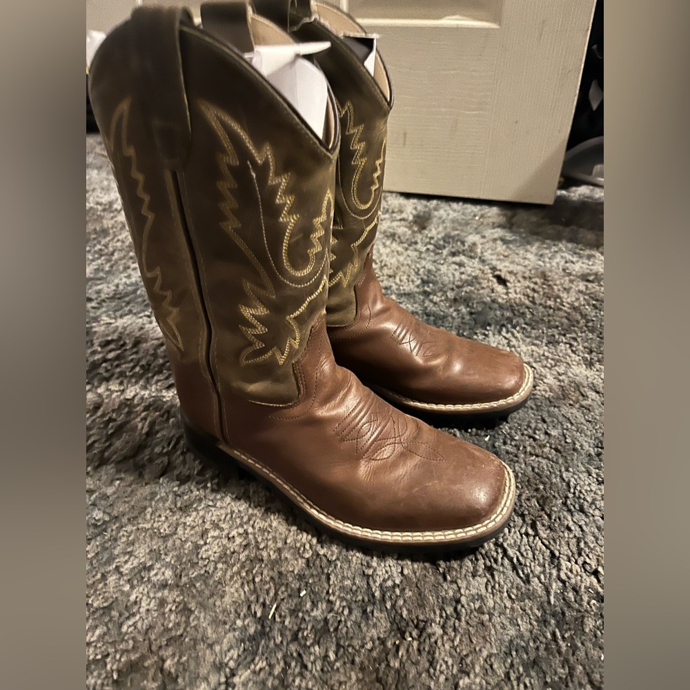 Cody James youth boots size 2